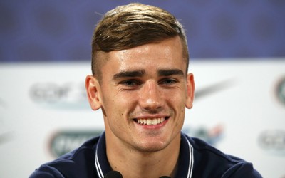 熊猫体育焦点-乌克兰队球迷高呼球队名字